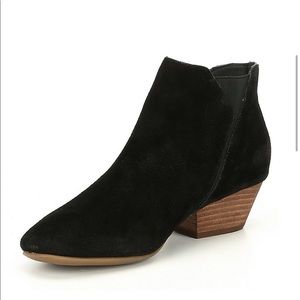 BNIB Adam Tucker Booties Me Too Block Heel